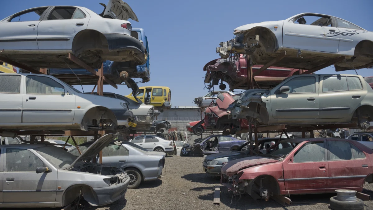 salvage yards that buy junk cars
