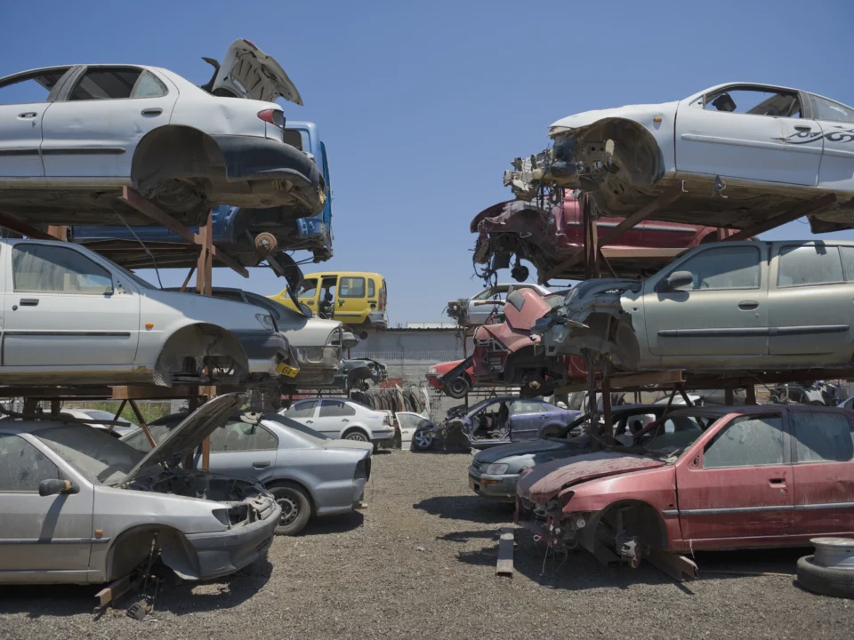 salvage yards that buy junk cars